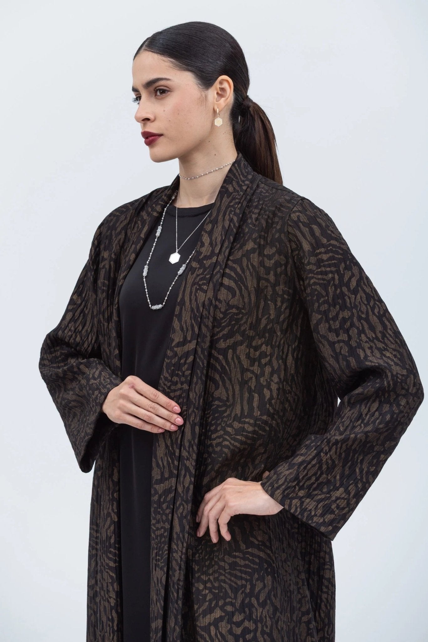 AB-SL-BLK-GPP ABAYA - CHIKA - MIRA Y MANO
