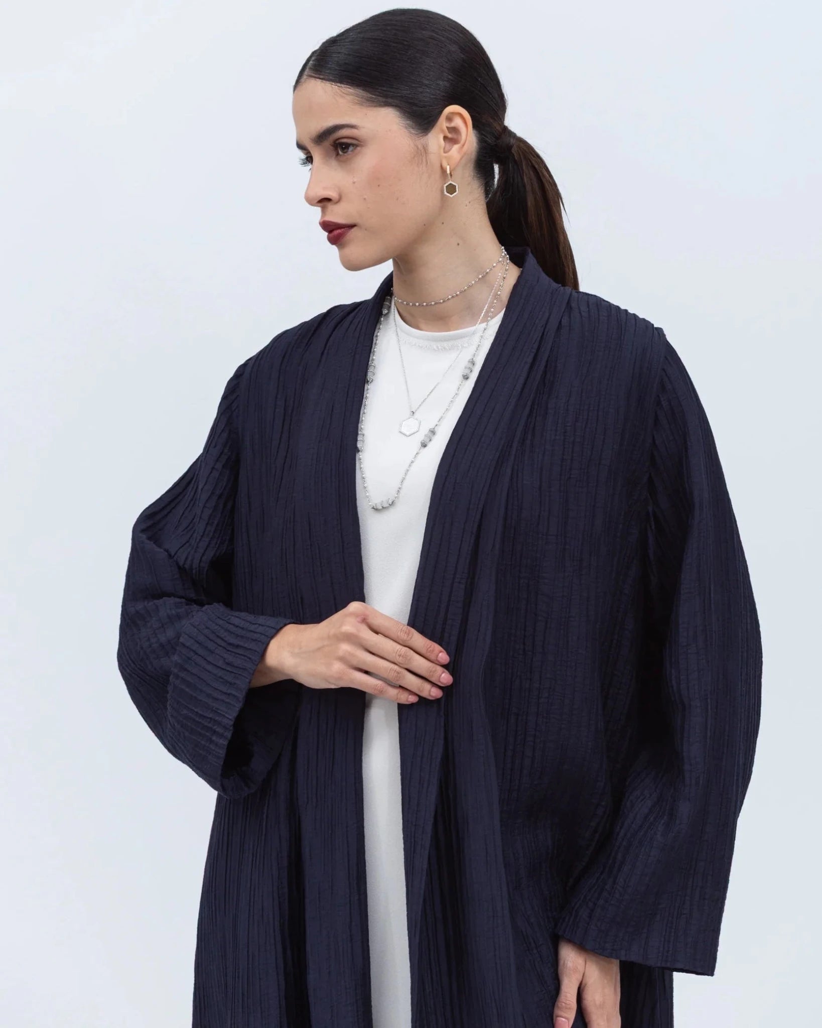 AB-SL-NVY ABAYA - CHIKA - MIRA Y MANO