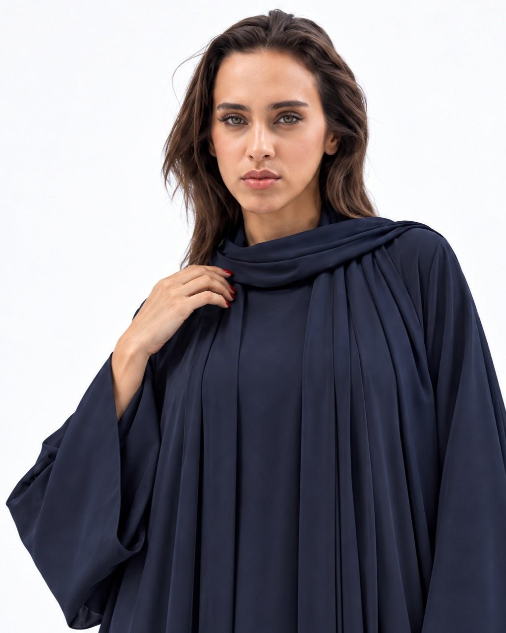 Fluid Shawl lapel abaya in Navy Blue - CHIKA - MIRA Y MANO