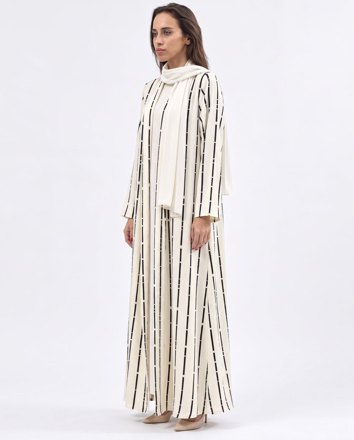 Fluid Shawl Lapel Abaya in White with Black Stripe - CHIKA - MIRA Y MANO