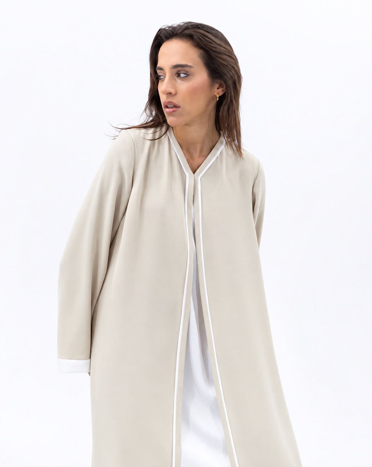 Front Closing Abaya in Cream with High V Neck - CHIKA - MIRA Y MANO