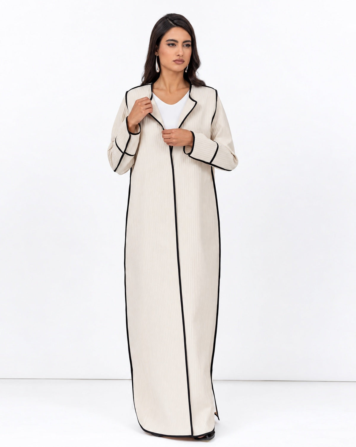 Structured Abaya in Creme with Black Piping Details - CHIKA - MIRA Y MANO