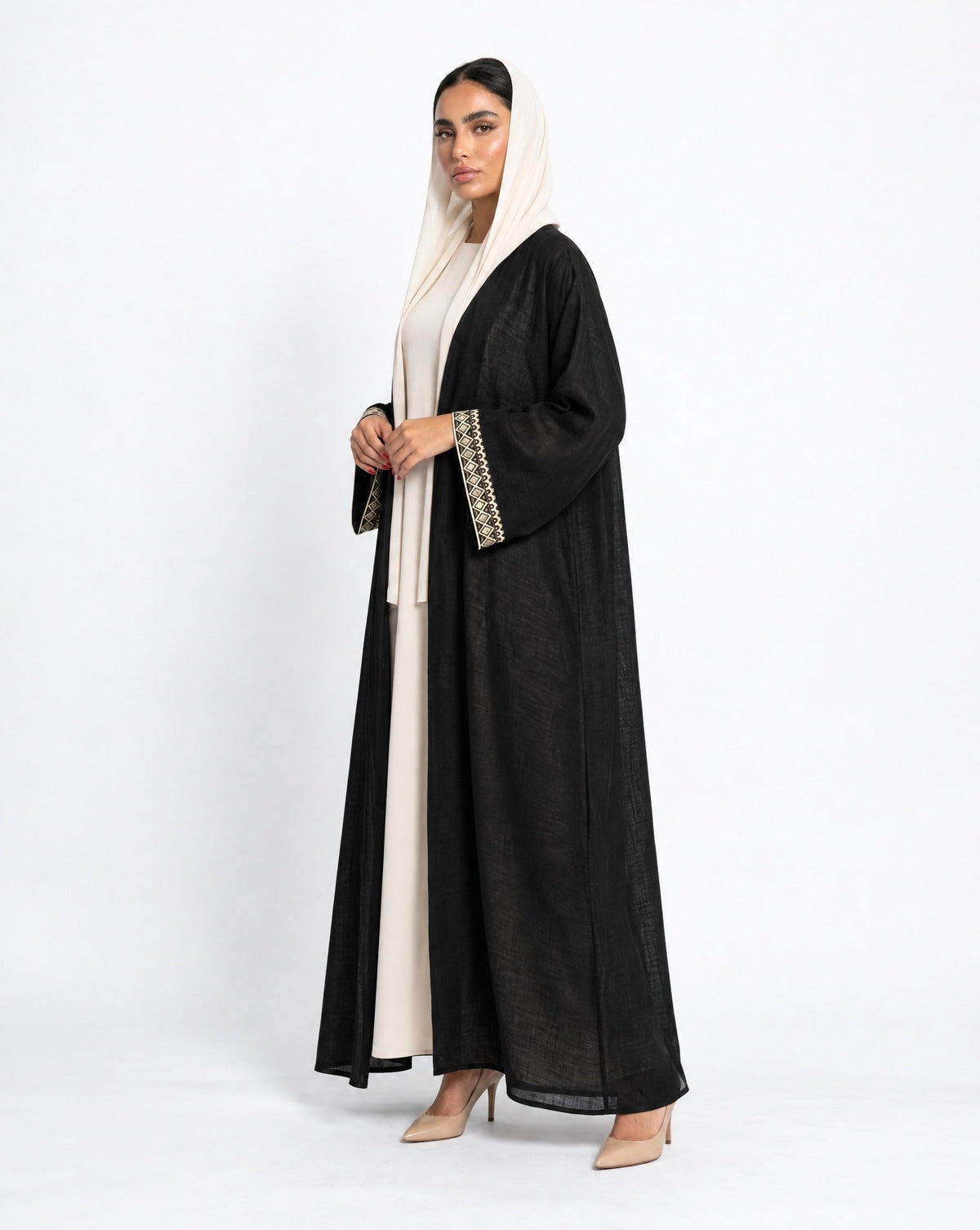 PATTERN CROSS BLACK ABAYA - DAR TARAF - MIRA Y MANO