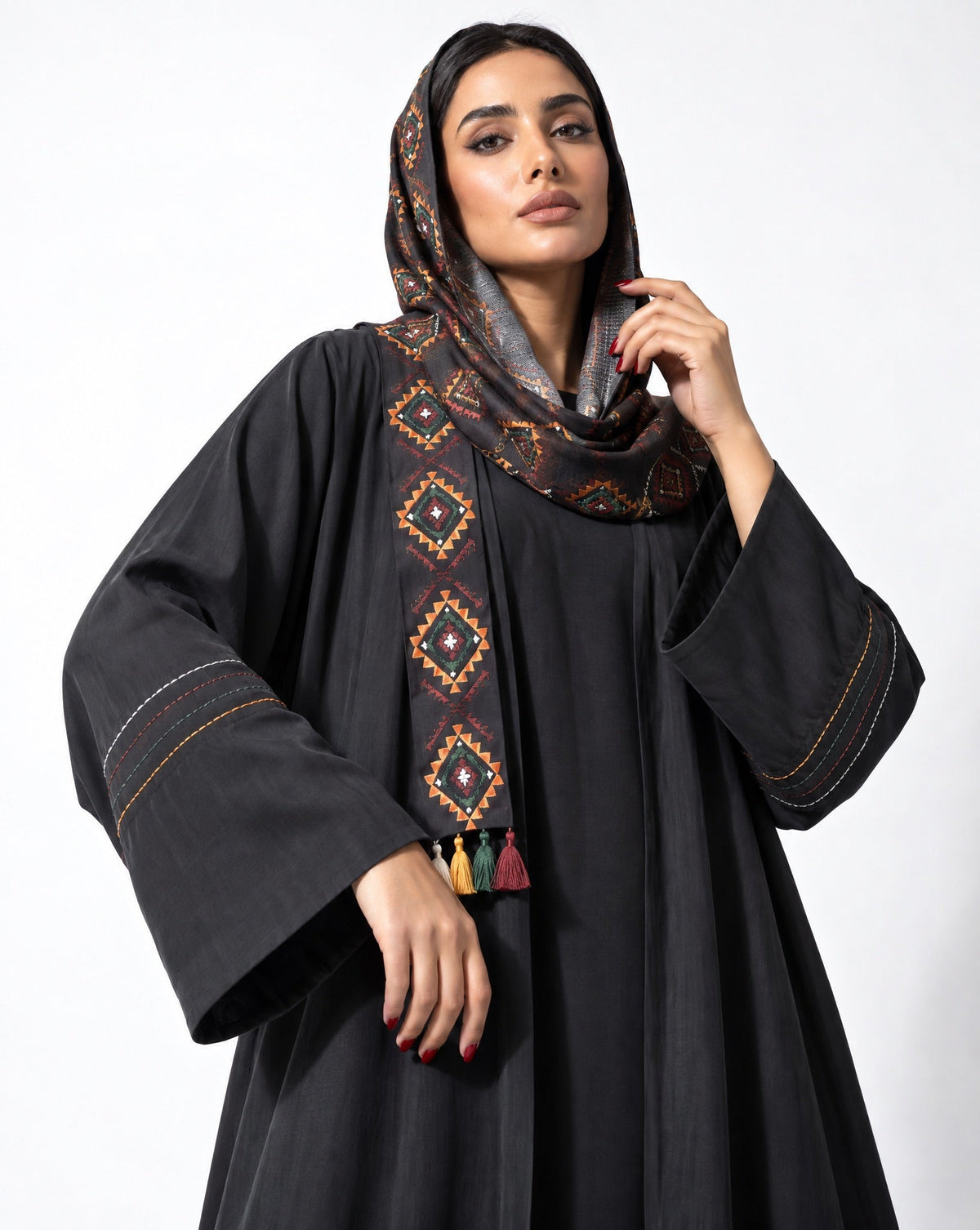 SILK IN WASH WITH COLLAR BLACK ABAYA - DAR TARAF - MIRA Y MANO