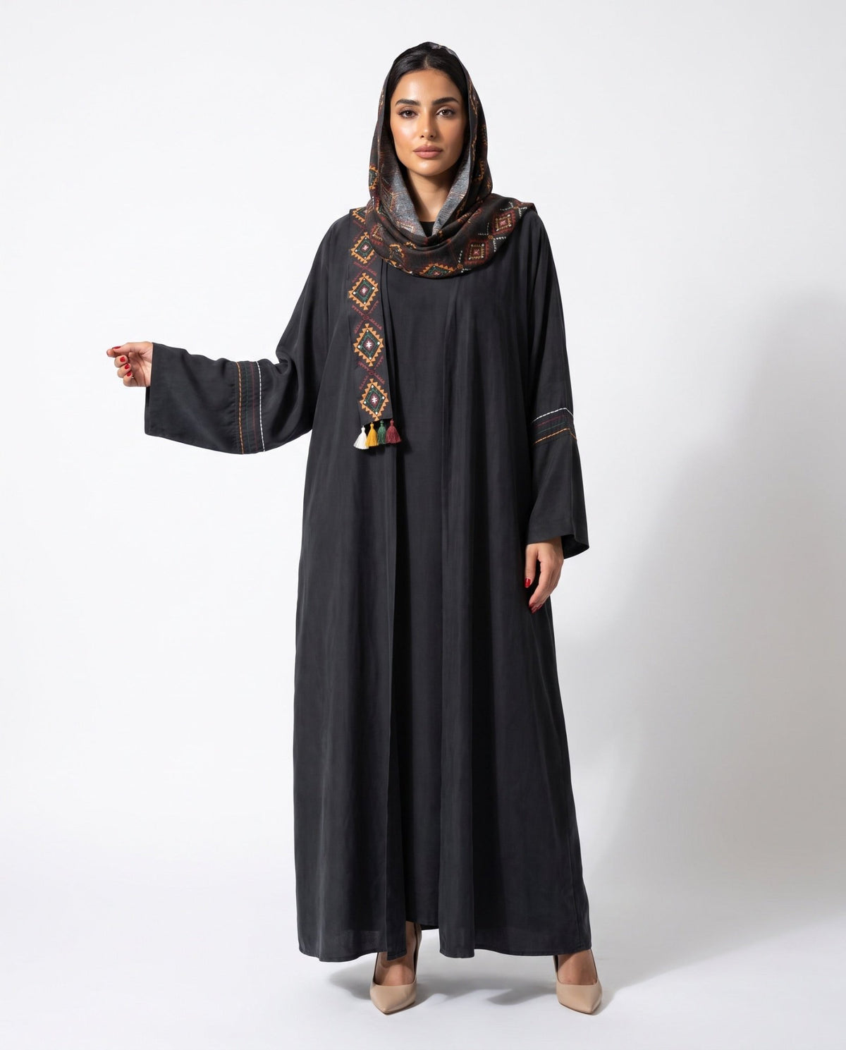 SILK IN WASH WITH COLLAR BLACK ABAYA - DAR TARAF - MIRA Y MANO