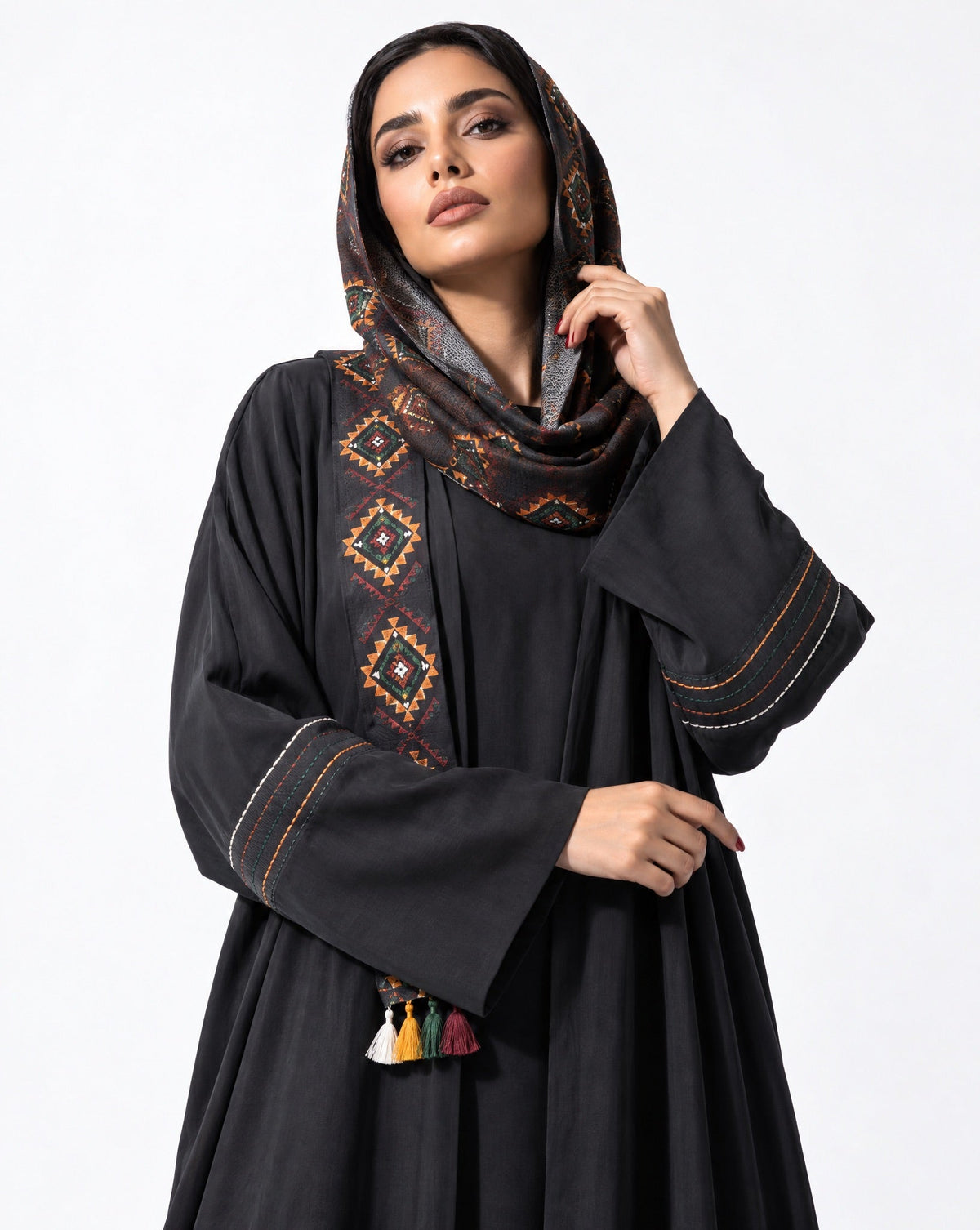 SILK IN WASH WITH COLLAR BLACK ABAYA - DAR TARAF - MIRA Y MANO