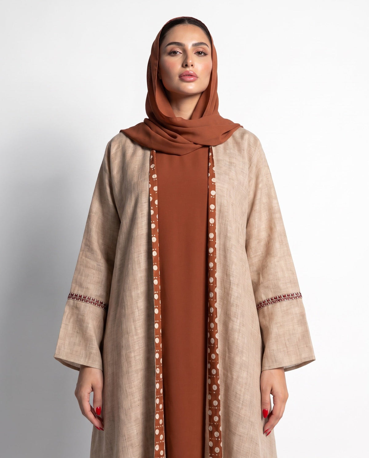 XO PRINT BEIGE ABAYA - DAR TARAF - MIRA Y MANO