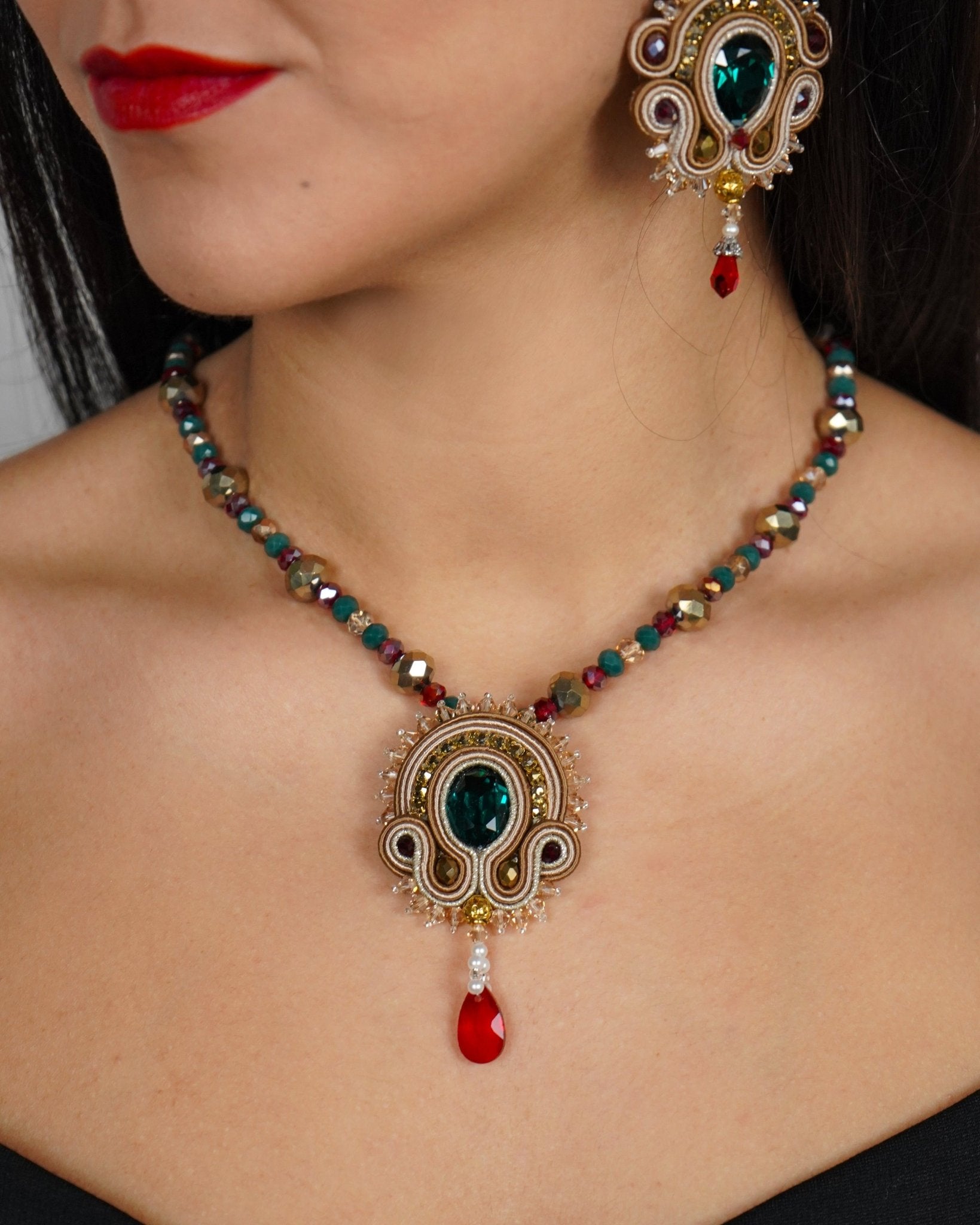 PRENDAS2 – Gold Necklace - DESIREA - MIRA Y MANO