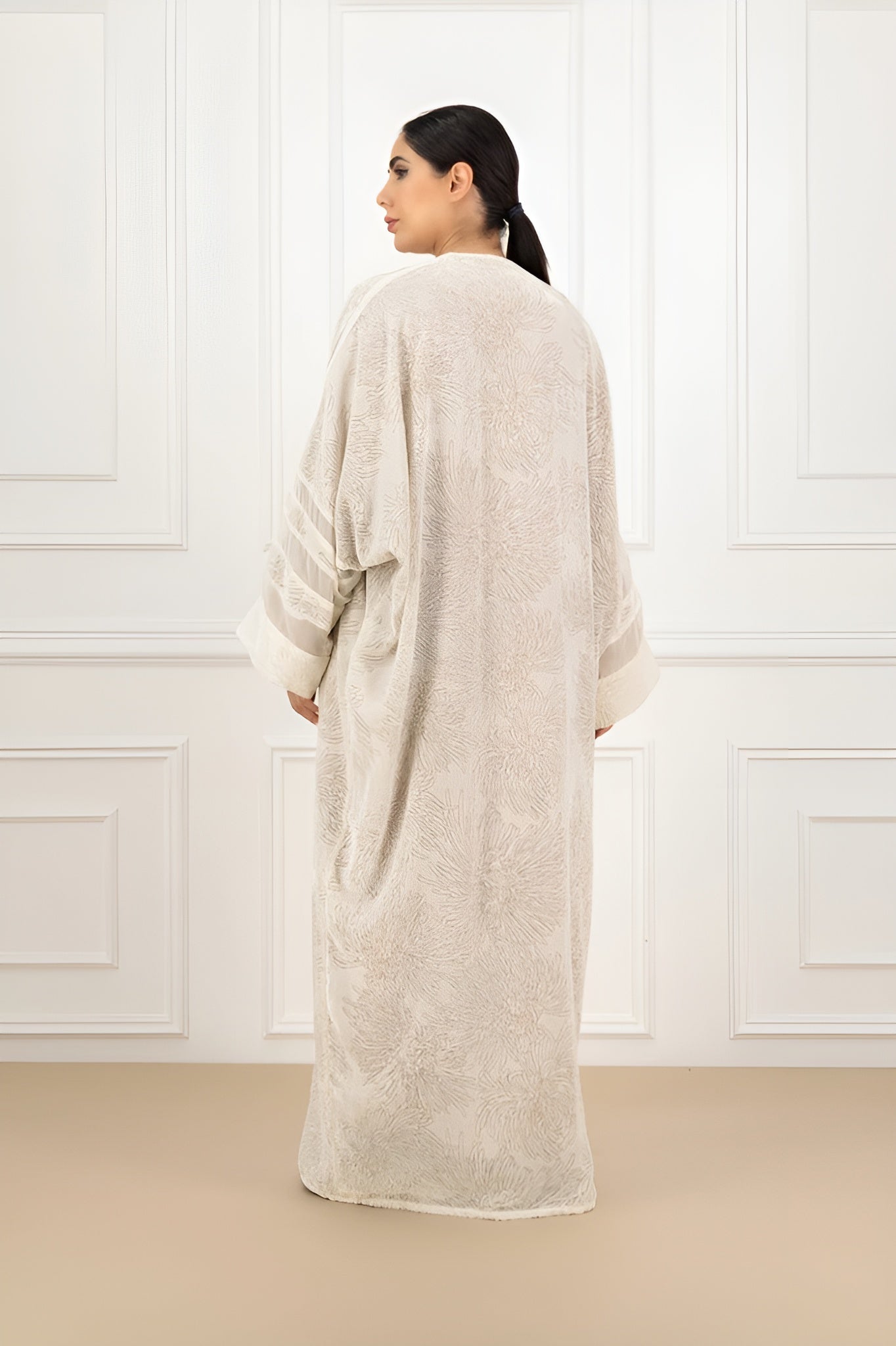 ABM25 - 1093 - IV ABAYA - EFFA - MIRA Y MANO