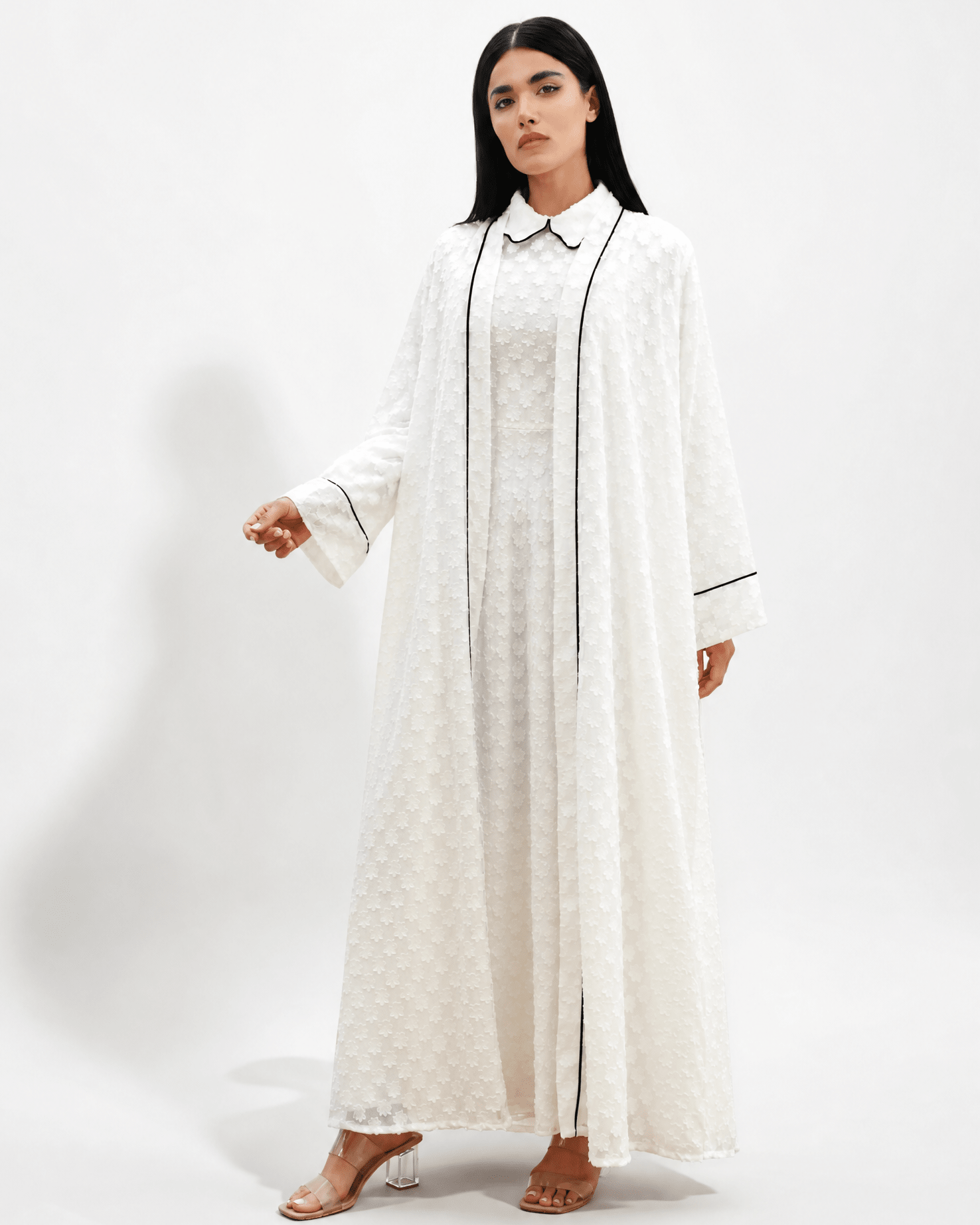 ABM26-1135-WH ABAYA - EFFA - MIRA Y MANO