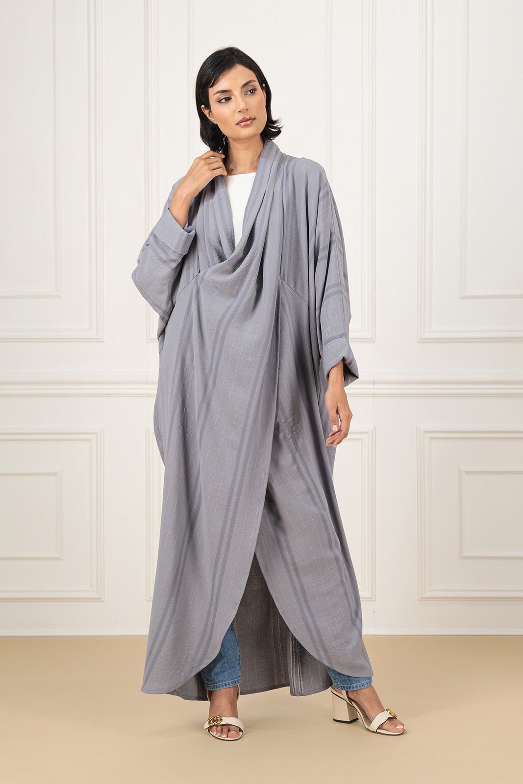 LEENA TEXTURED A ABAYA - EFFA - MIRA Y MANO