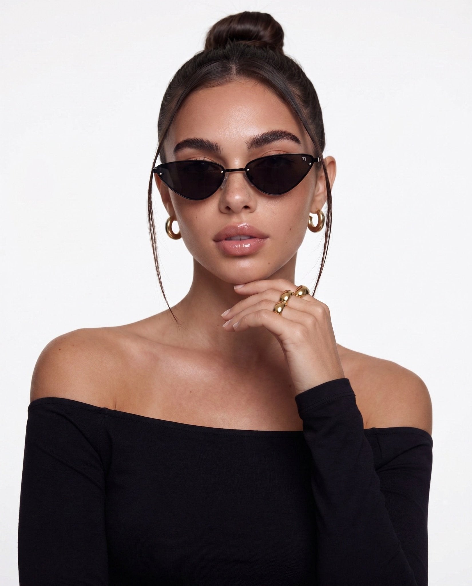HEPBURN NOIR - ELLEVENS - MIRA Y MANO