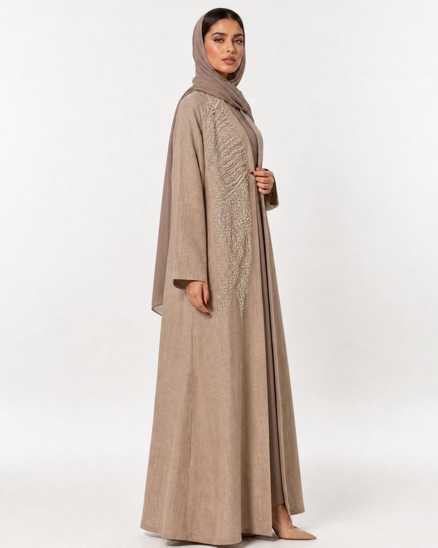 ABY 3923M ABAYA - EMAD RIZQ - MIRA Y MANO