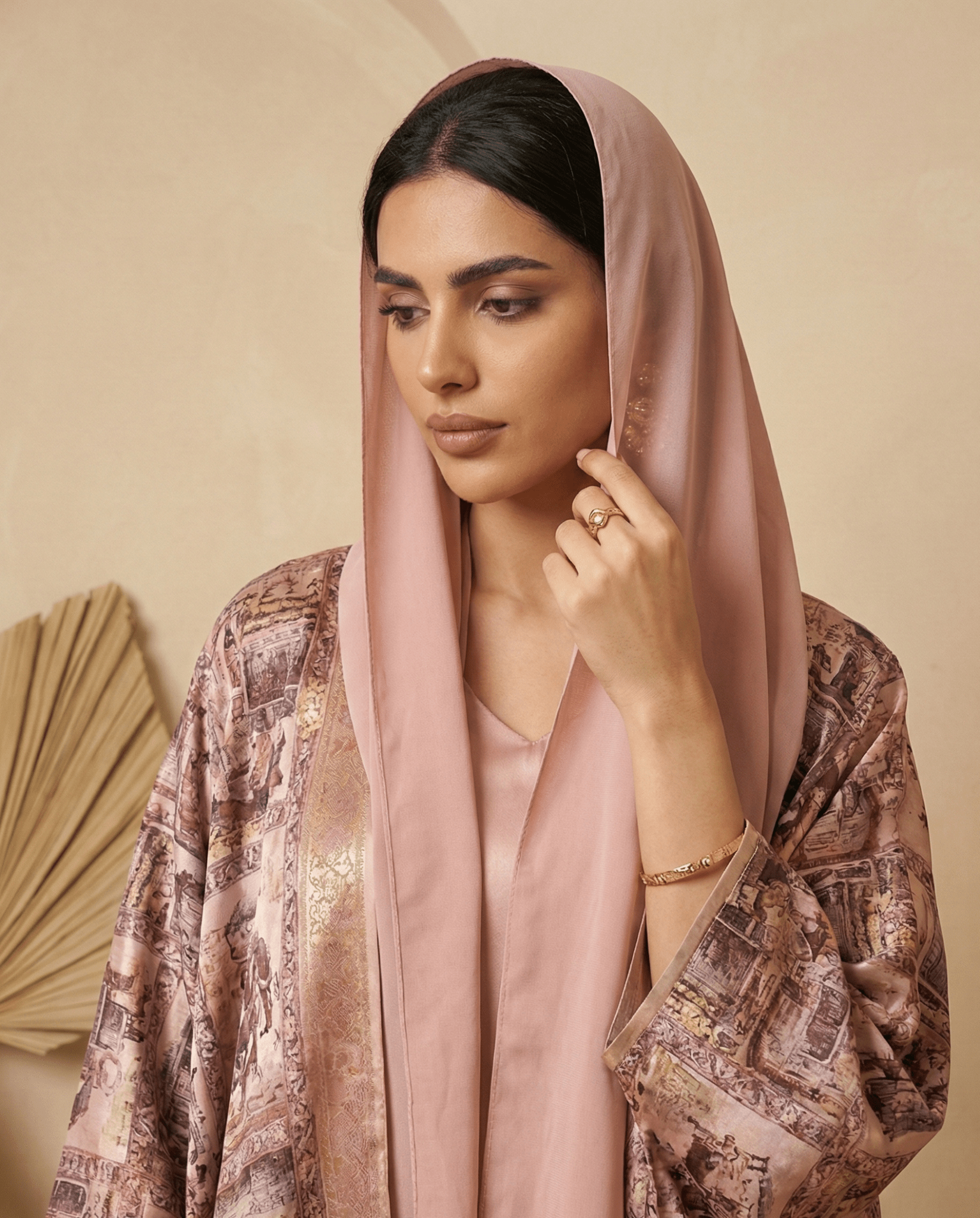 ABY 4023M ABAYA - EMAD RIZQ - MIRA Y MANO