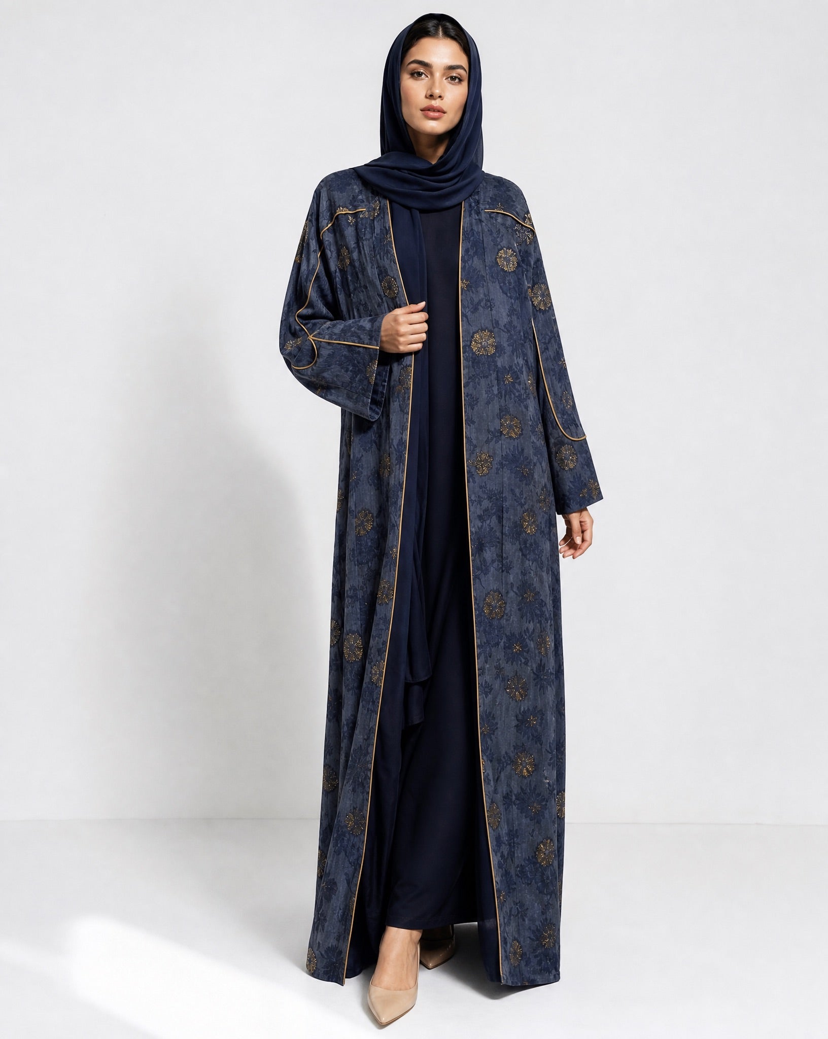 ABY 4590T ABAYA - EMAD RIZQ - MIRA Y MANO