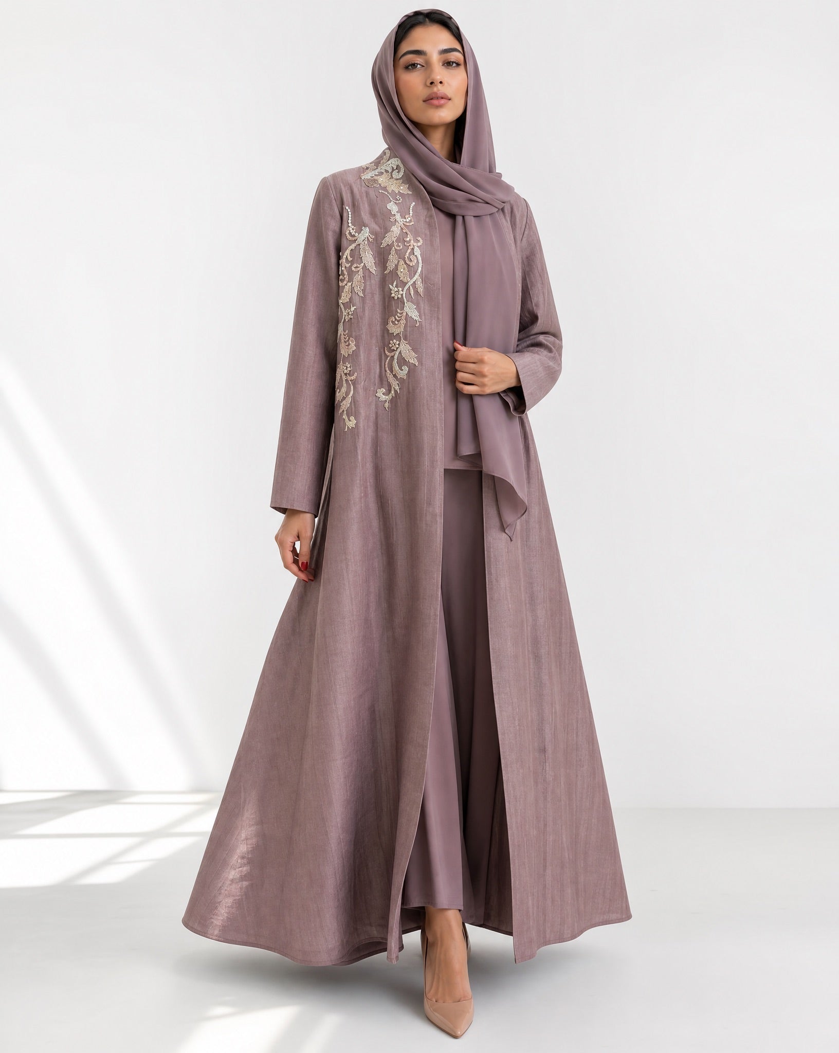 ABY 4605M ABAYA - EMAD RIZQ - MIRA Y MANO