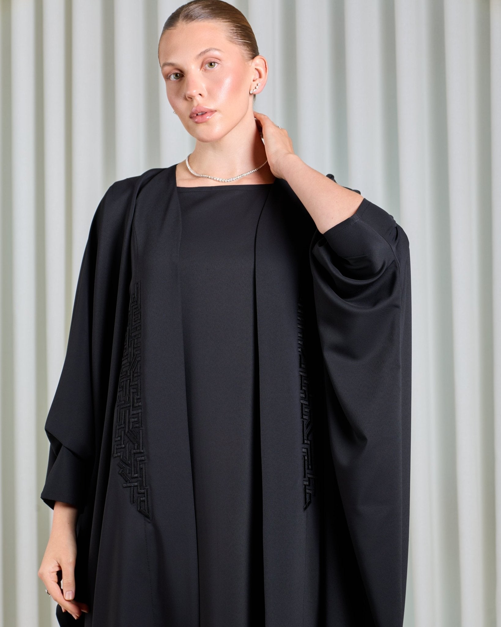 FC 808 ABAYA SET - FOUZ COUTURE - MIRA Y MANO