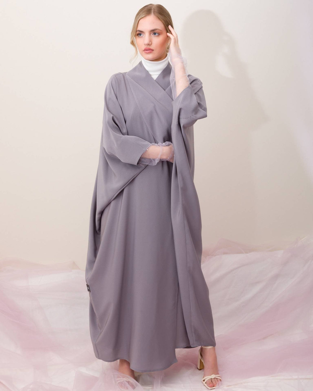 G175-HG – عباية كريب رمادية – MIRA Y MANO