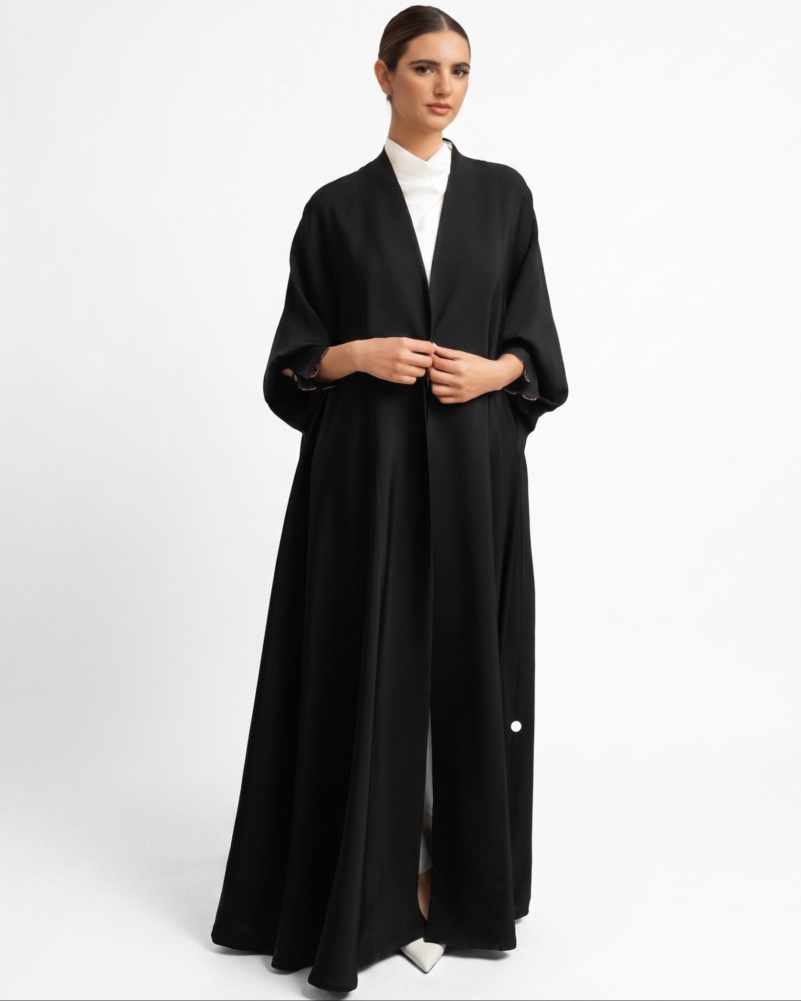 G224-BLK – Black Crepe Abaya - GUL - MIRA Y MANO