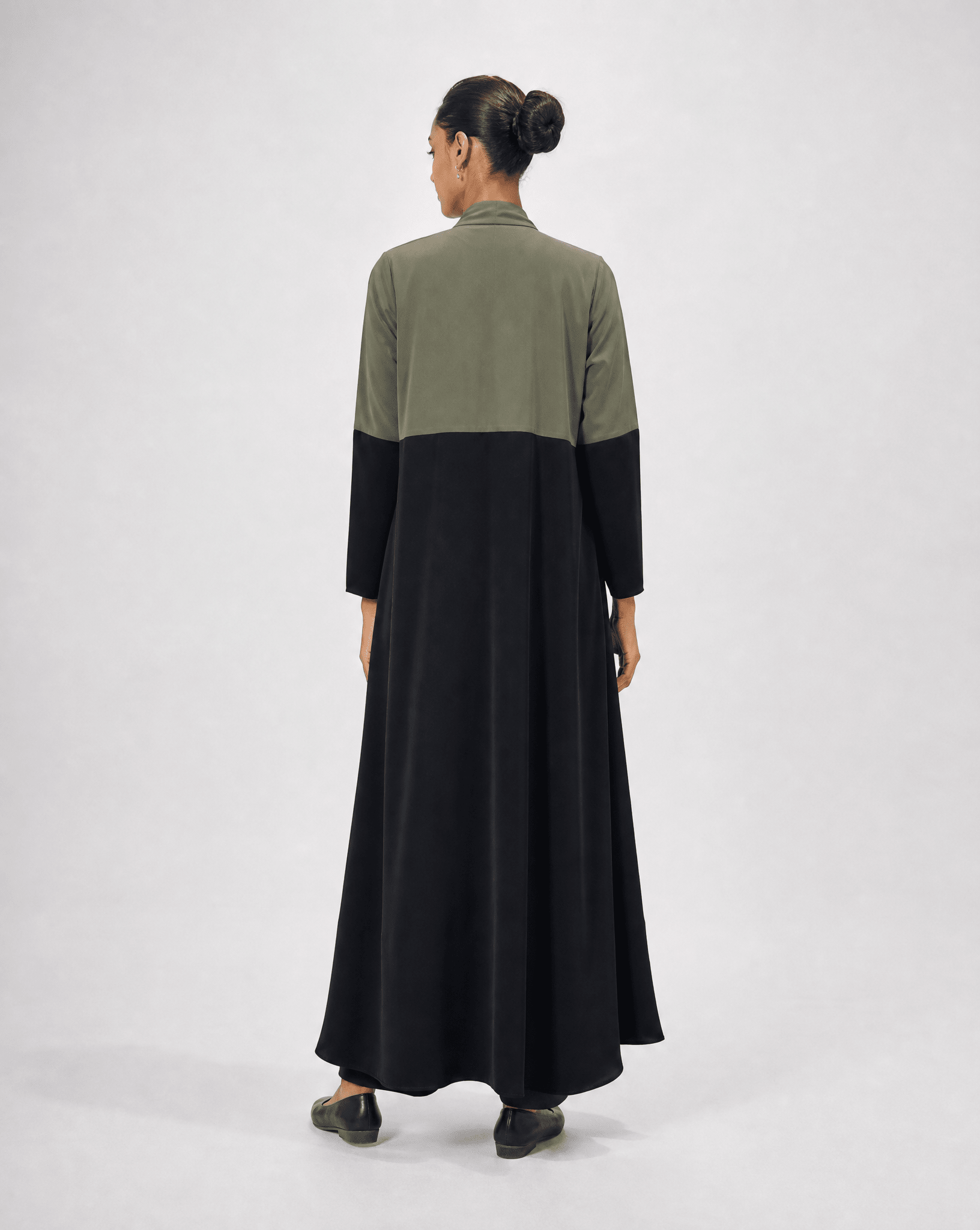 HA25 - E0021 ABAYA - HAMADIS - MIRA Y MANO