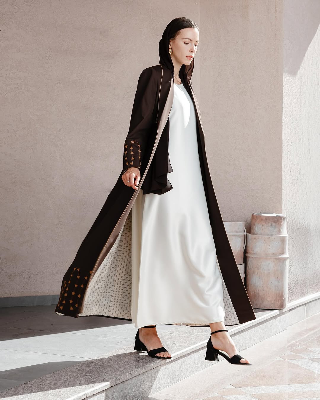 HON095 - BR ABAYA - HOUSE OF N - MIRA Y MANO