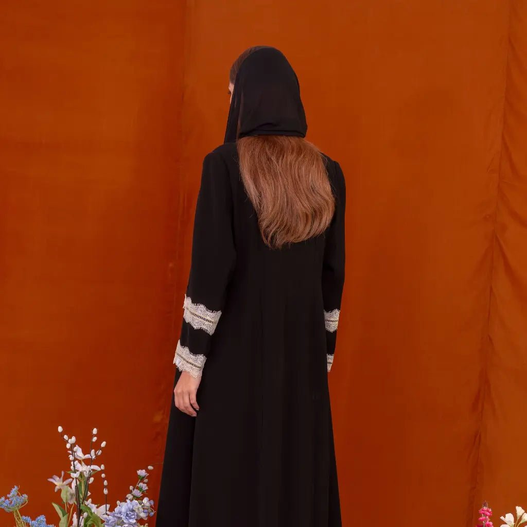 PA 261A ABAYA - IBTESAM ALANSARI - MIRA Y MANO