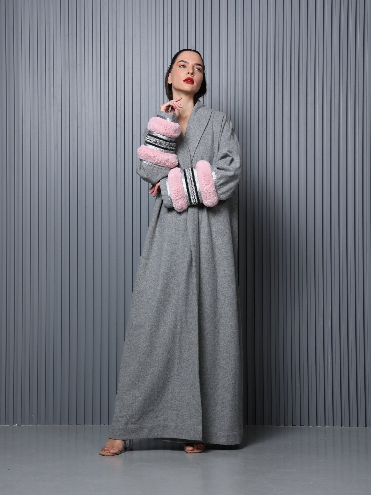 AW24 - ITQ - 132302 ABAYA - ITQANI - MIRA Y MANO