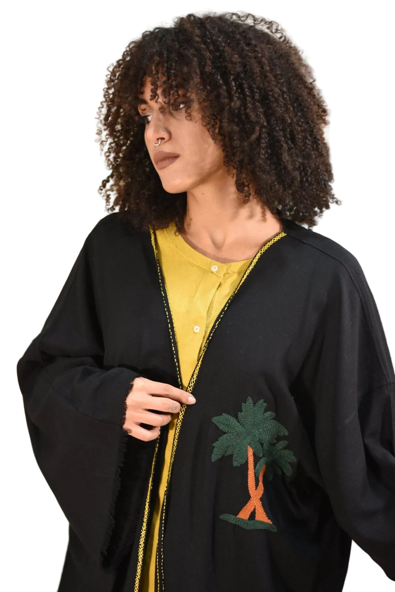 QENA - BK - A ABAYA - JOZEE - MIRA Y MANO