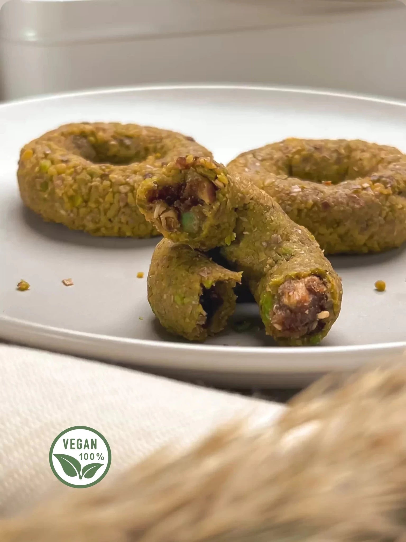 KAEK AJWA WITH PISTACHIO - KAEK BLADY - MIRA Y MANO