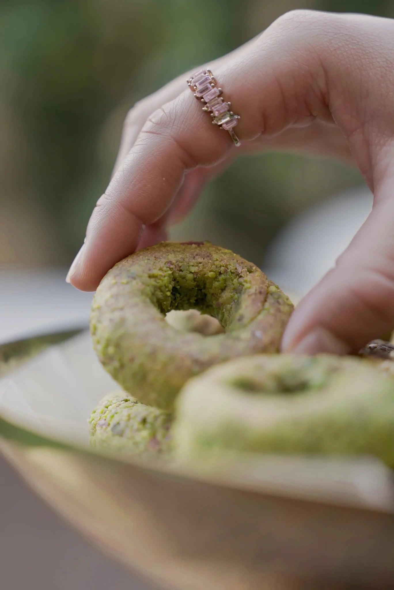 KAEK AJWA WITH PISTACHIO - KAEK BLADY - MIRA Y MANO