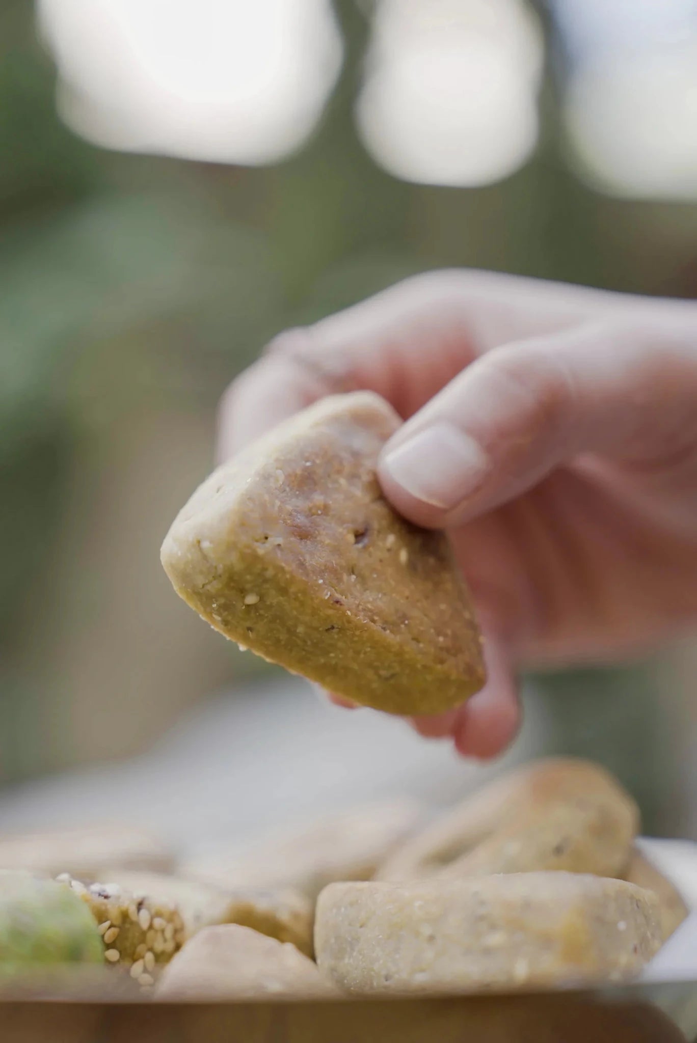 KAEK AJWA WITH WALNUTS - KAEK BLADY - MIRA Y MANO