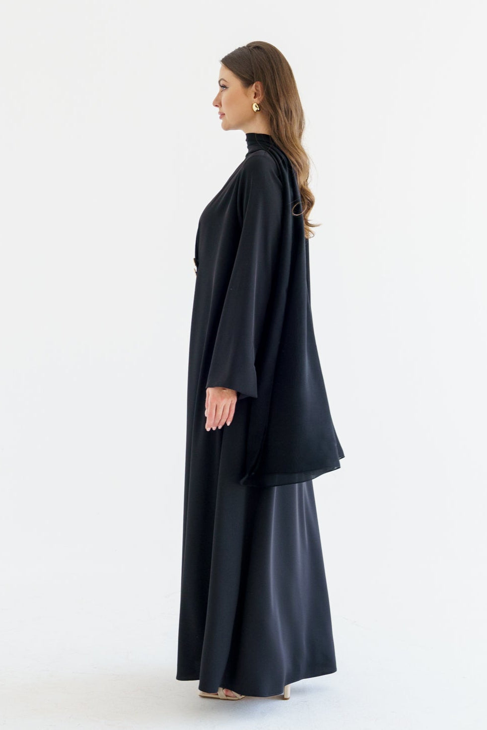 AB - 01 ALICE BLACK ABAYA - KHAM - MIRA Y MANO