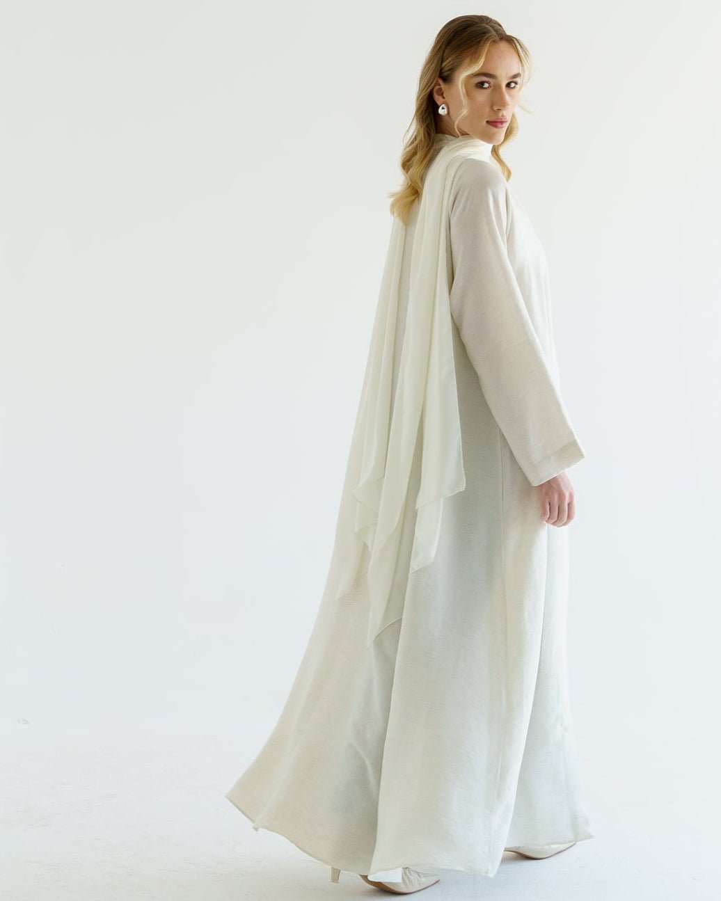 AVA PEARL ABAYA - KHAM - MIRA Y MANO