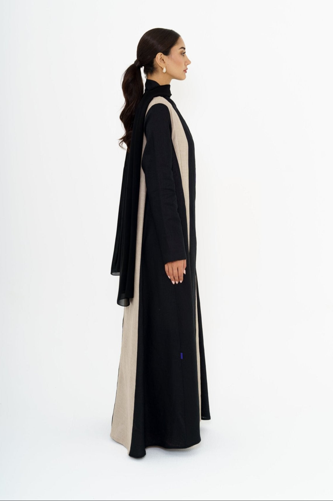 CJ - 01 CELESTE JET ABAYA - KHAM - MIRA Y MANO