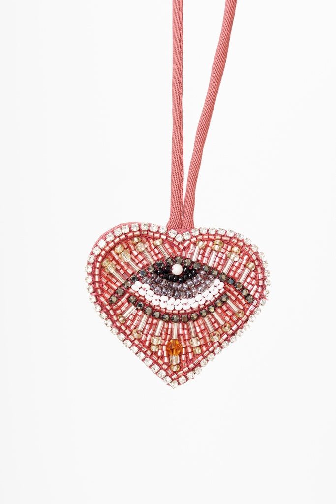 PHE - 01 PINK HEARTS EYE CHARM - KHAM - MIRA Y MANO