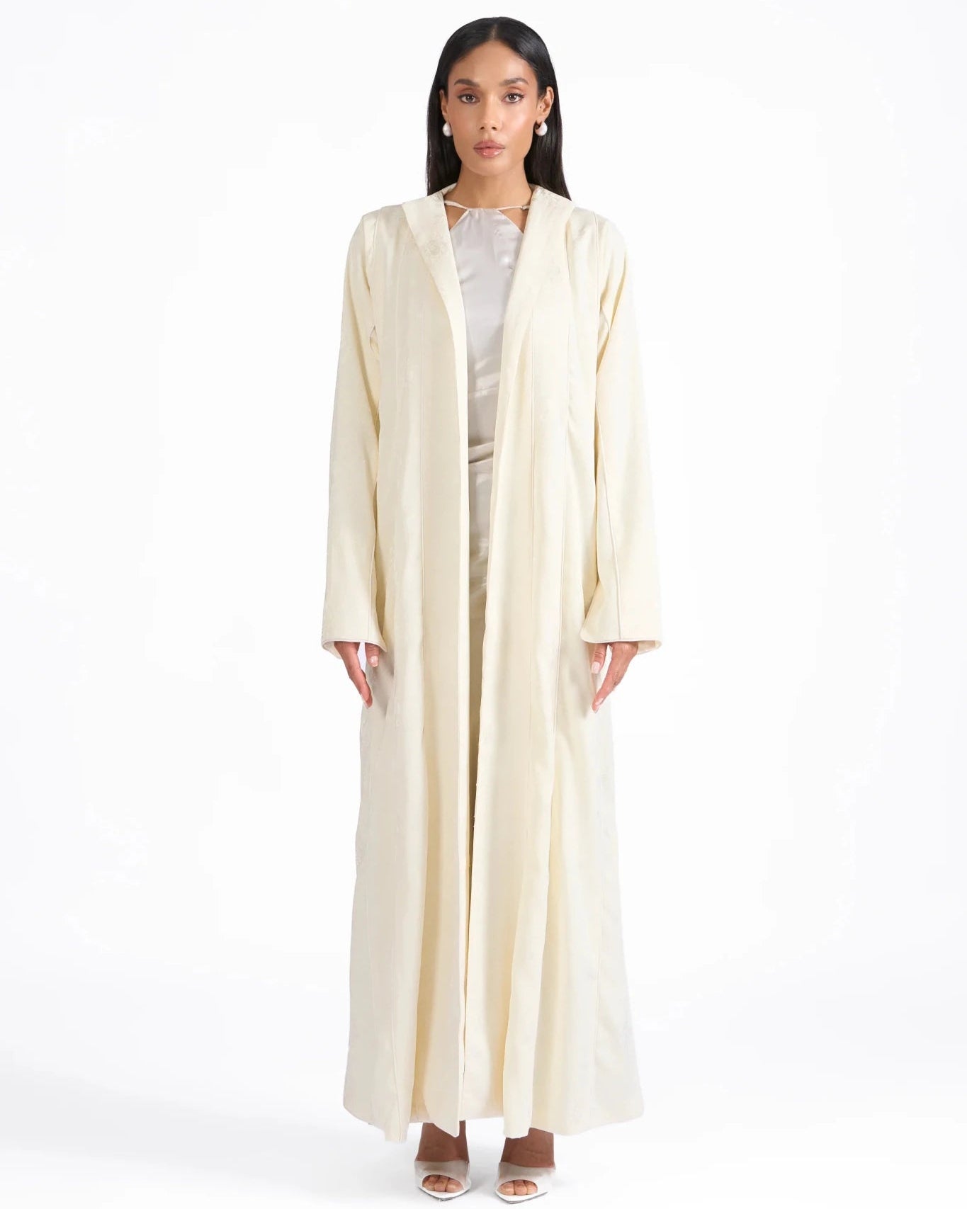 CREAM BLOOM ABAYA - LA SOIIE - MIRA Y MANO
