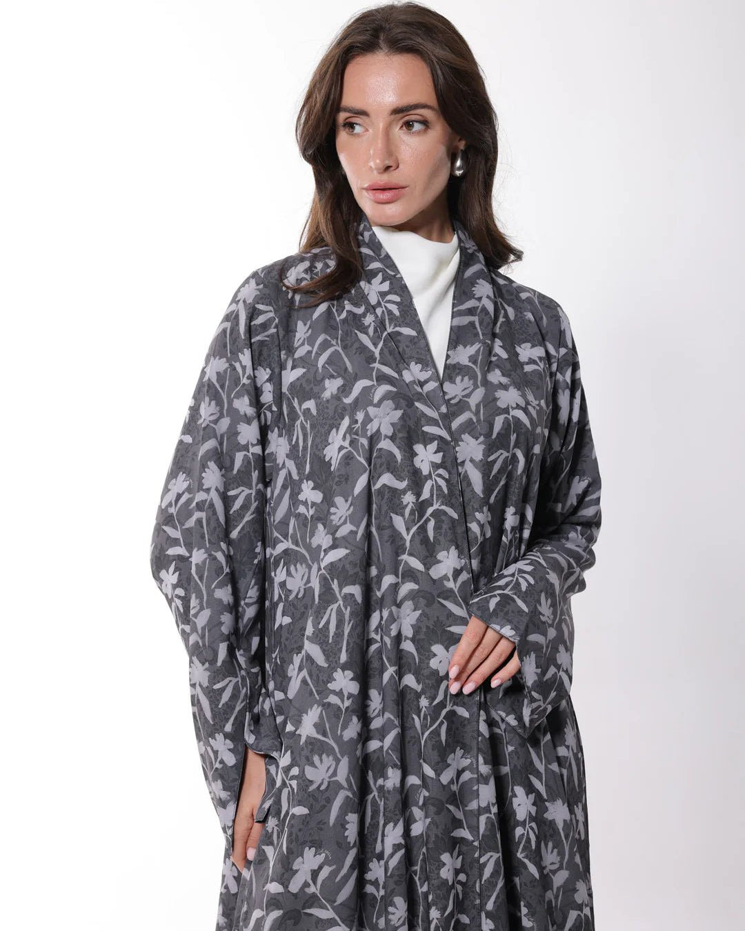 GRAPHITE BLOOM ABAYA - LA SOIIE - MIRA Y MANO