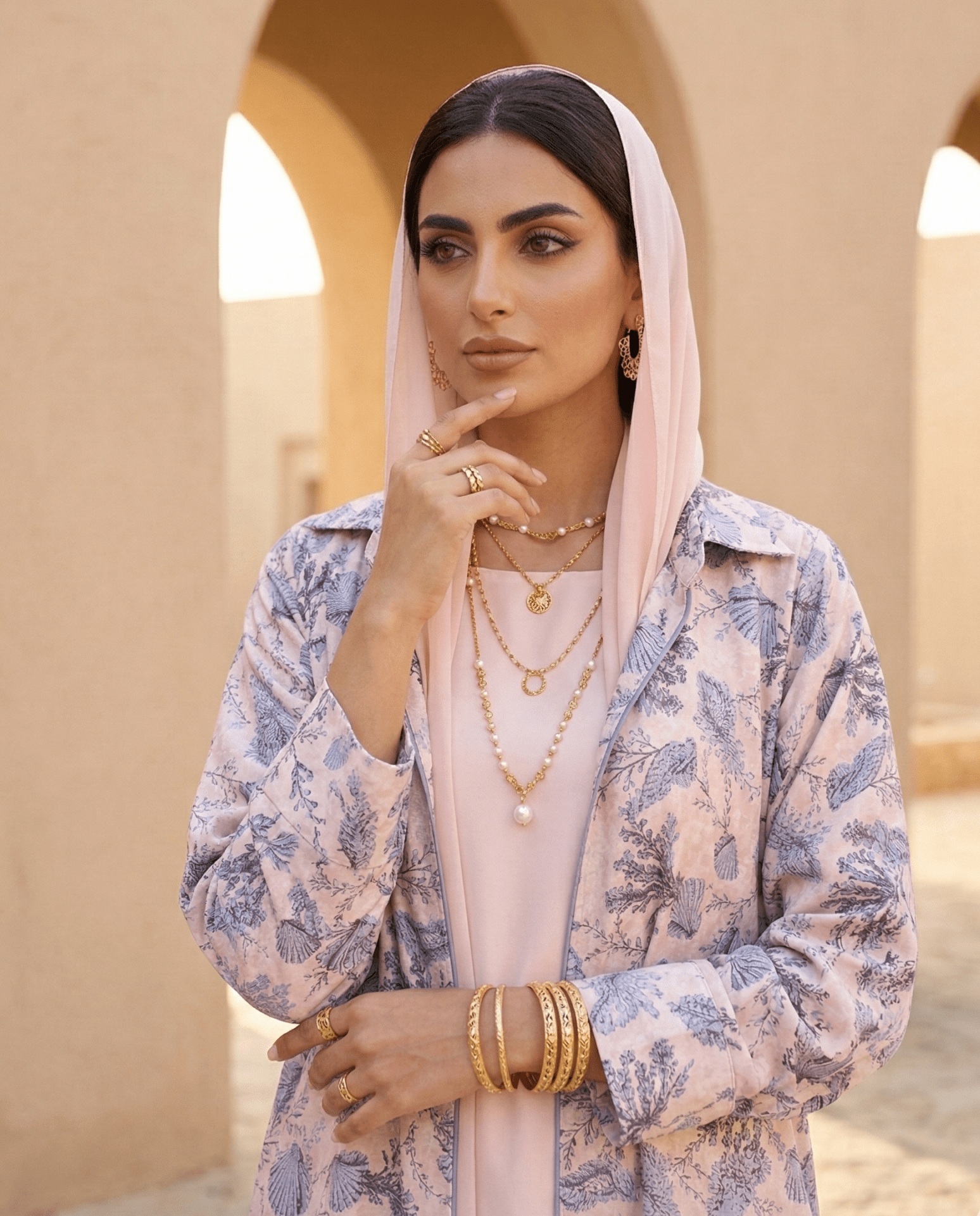 LA01053 - PP ABAYA - LAILA AL AWADHI - MIRA Y MANO