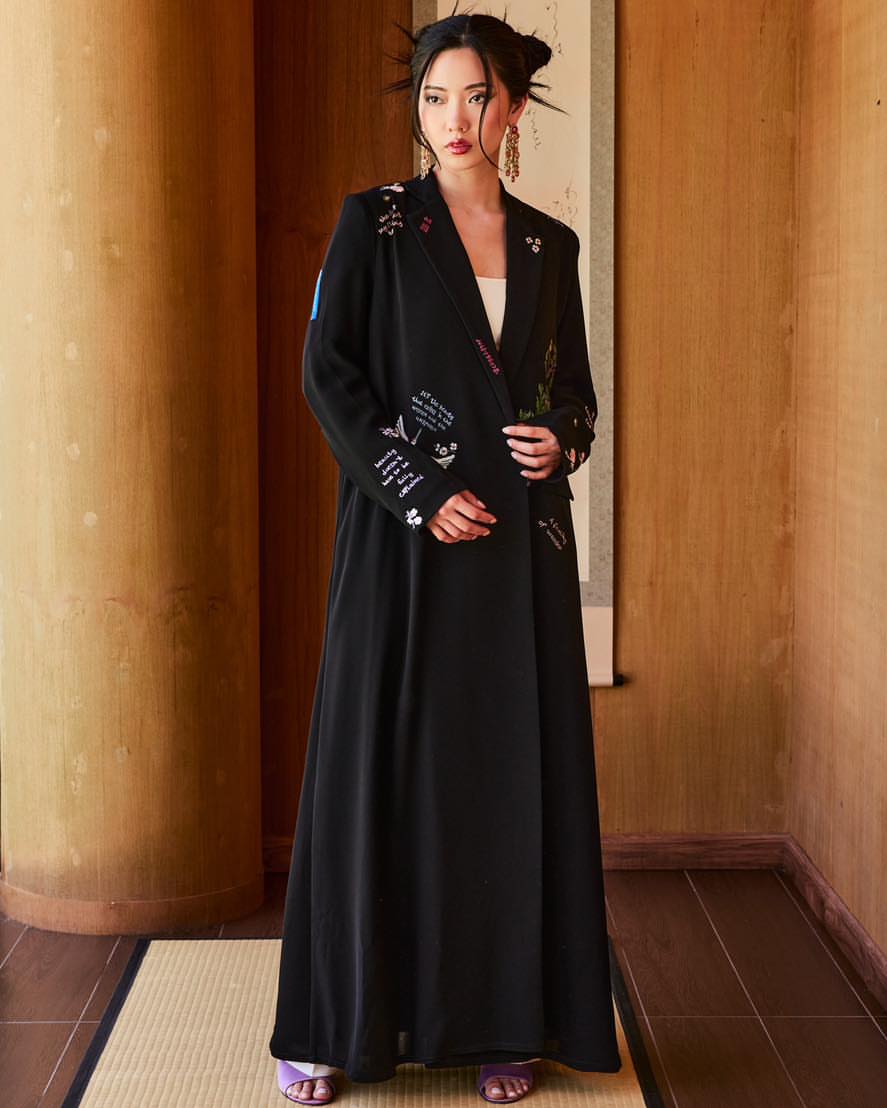 LA01056 - BK ABAYA - LAILA AL AWADHI - MIRA Y MANO