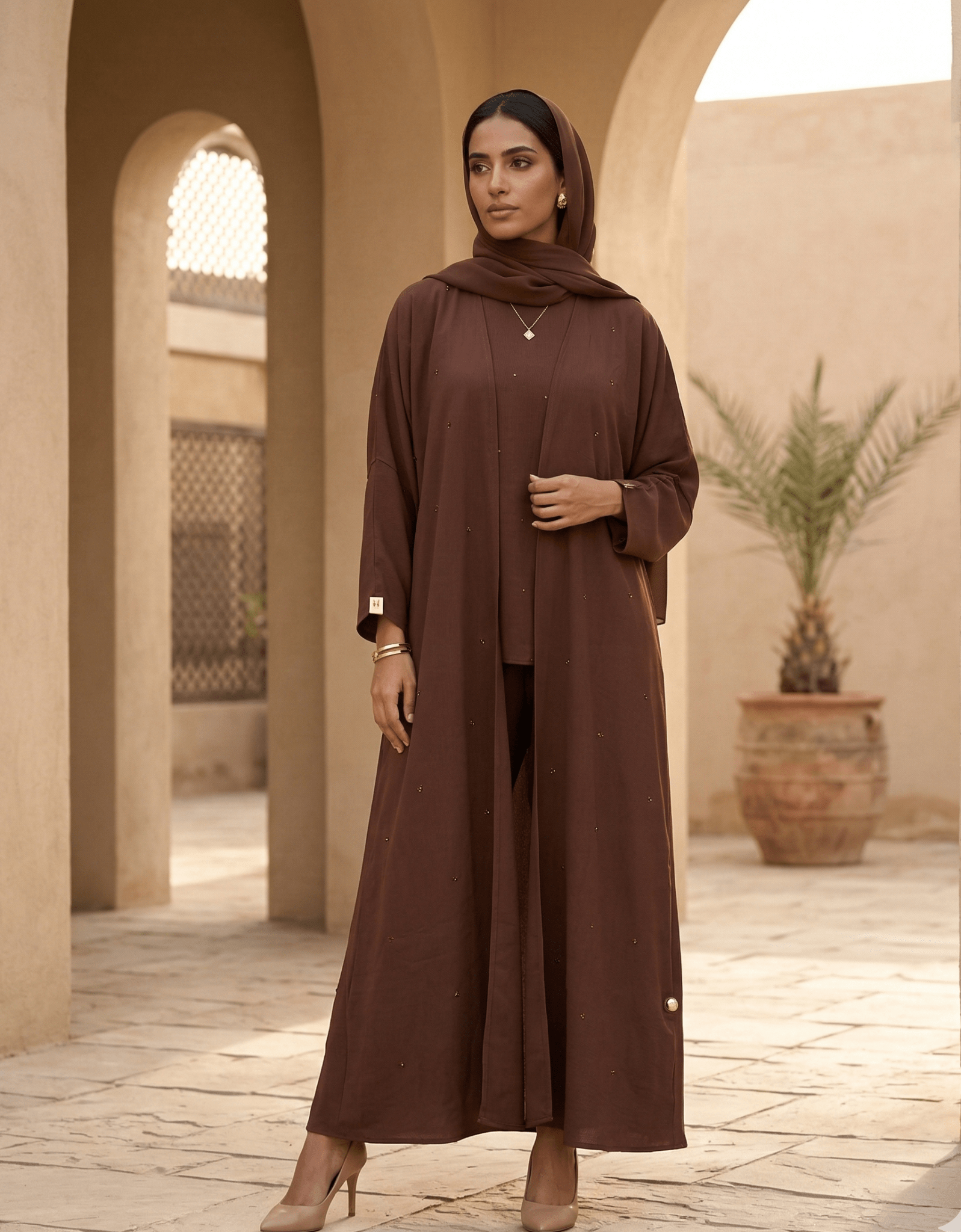 LA01149 - BR ABAYA - LAILA AL AWADHI - MIRA Y MANO