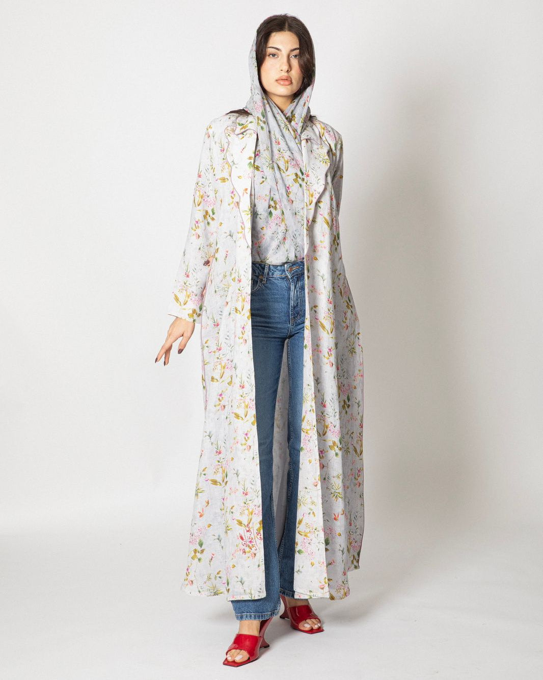 LA0932 - GY ABAYA - LAILA AL AWADHI - MIRA Y MANO