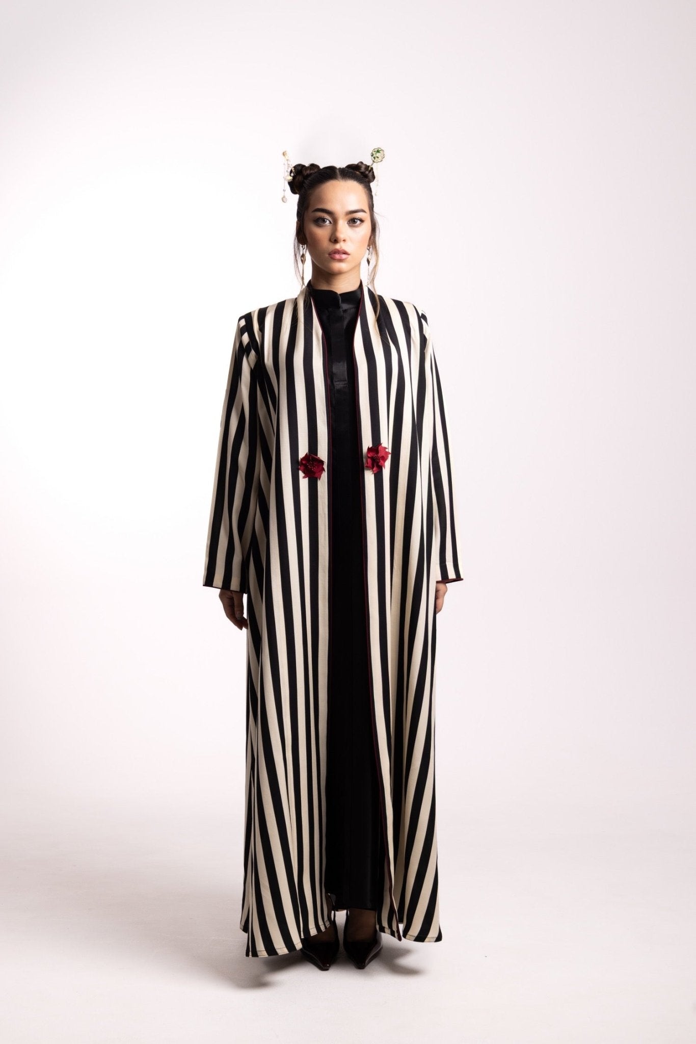 LA0938 - FL ABAYA - LAILA AL AWADHI - MIRA Y MANO