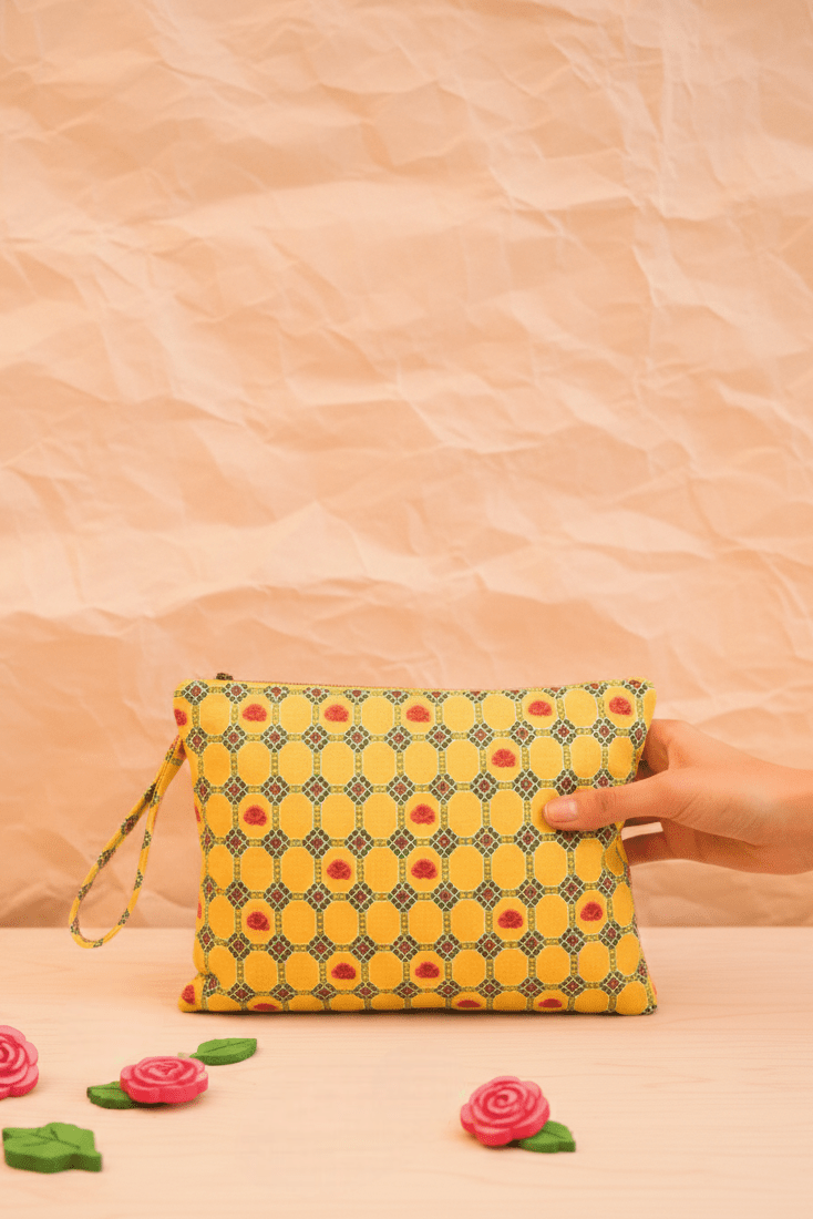 LAYERSNKASS24 - 015 CLUTCH - LAYERS - NKA - MIRA Y MANO