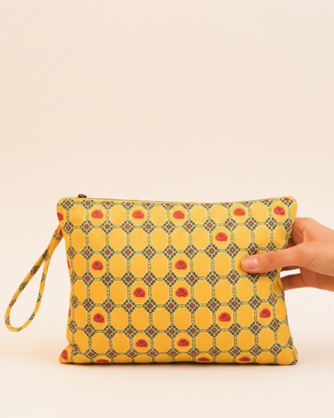 LAYERSNKASS24 - 015 CLUTCH - LAYERS - NKA - MIRA Y MANO