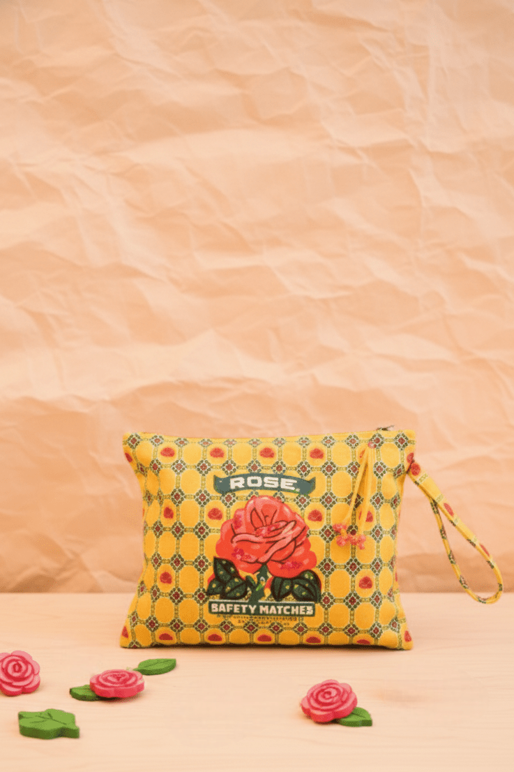 LAYERSNKASS24 - 015 CLUTCH - LAYERS - NKA - MIRA Y MANO