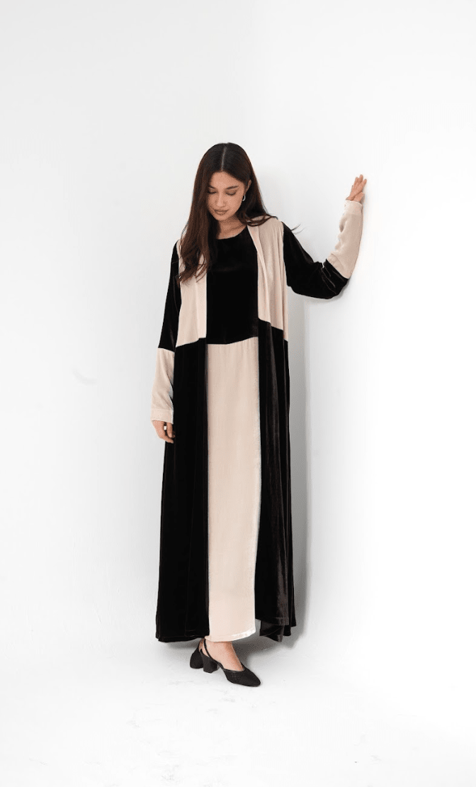 LE007 - BR ABAYA SET - LEGACY - MIRA Y MANO