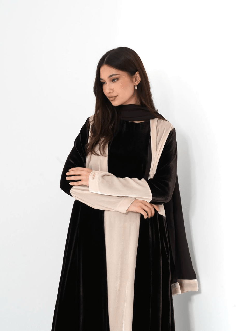 LE007 - BR ABAYA SET - LEGACY - MIRA Y MANO