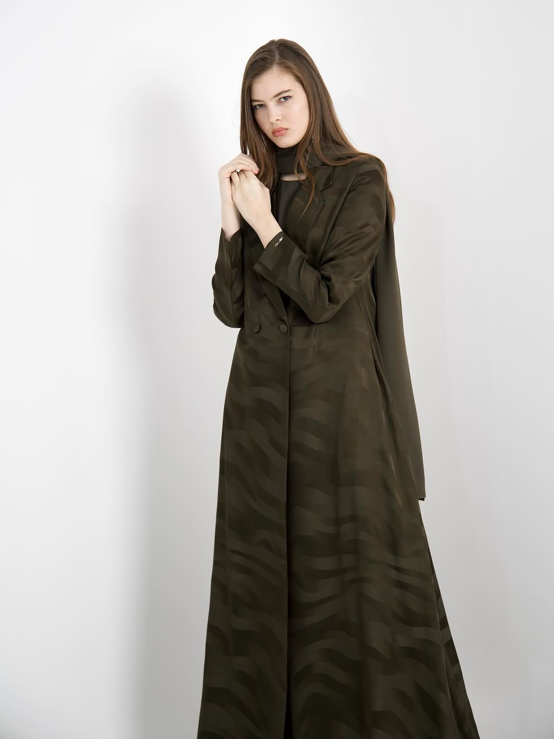 LE009 - OD ABAYA - LEGACY - MIRA Y MANO