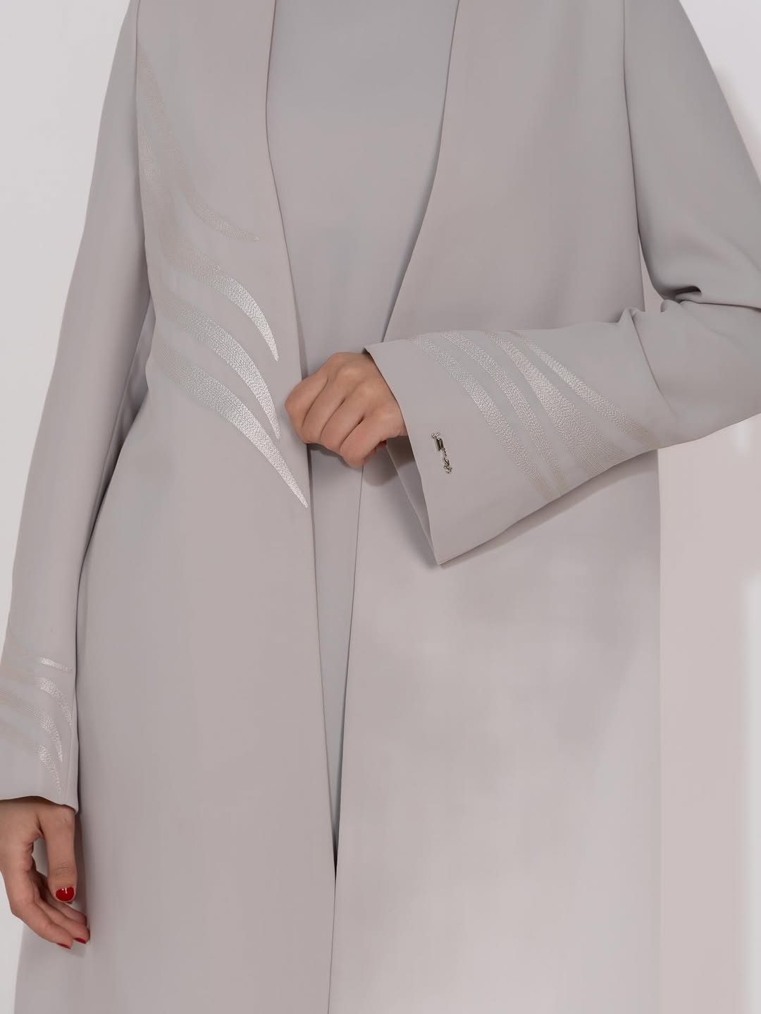 LE012 - BE ABAYA - LEGACY - MIRA Y MANO