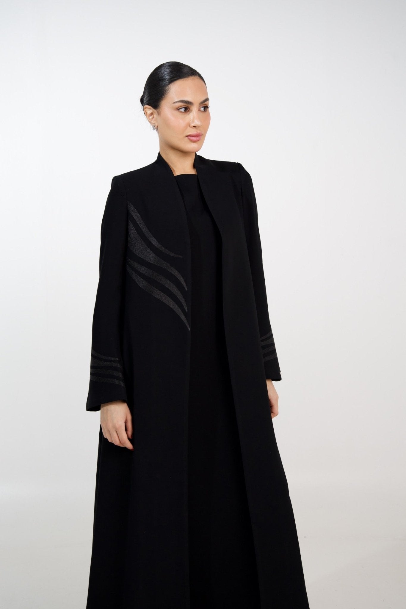 LE012 - BK ABAYA - LEGACY - MIRA Y MANO